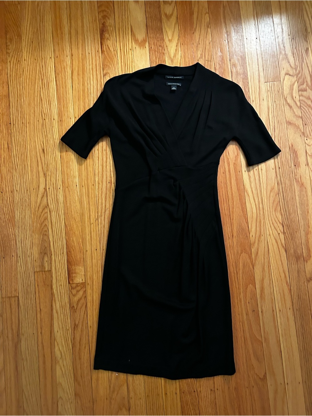 Banana Republic | Black V-Neck Dress | 4 | Italian Yarn